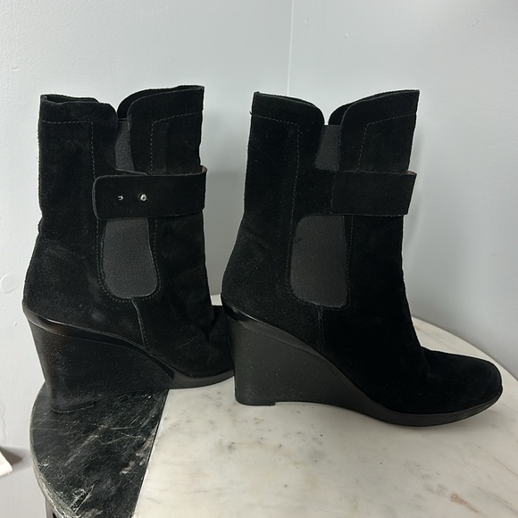 Circa JoanDavid Wedge Suede Booties, Size 6 - Picture 2 of 12